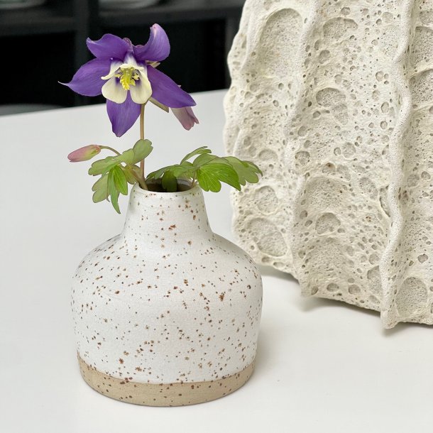 Mindre hvid vase