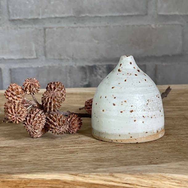 Fineste lille vase i r�hvide toner