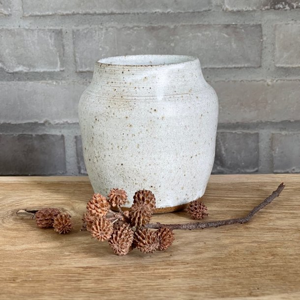 Vase i creme glasur