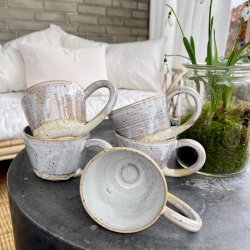 Kop med hank i glasuren � Sol, strand og vand�