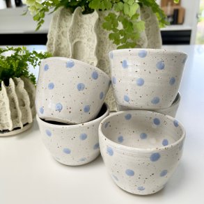 Morgenmadssk�le med bl� dots