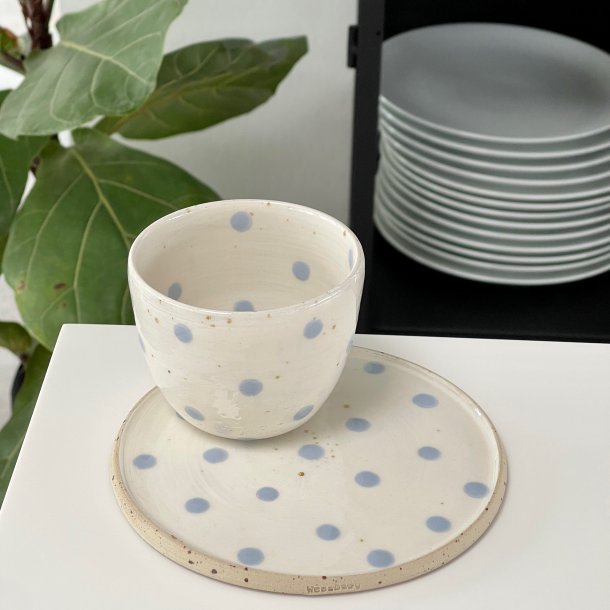 Kop  med lysebl� dots