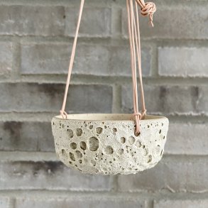 H�ngepotte i smuk kraterglasur