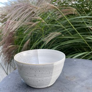 Sk�l i hvid og gr� glasur