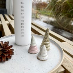 Tallerken med 3 sm� juletr�er