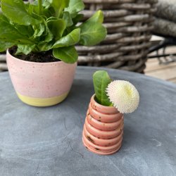 Lyser�d vase med riller 