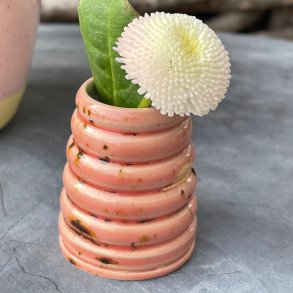 Lyser�d vase med riller 