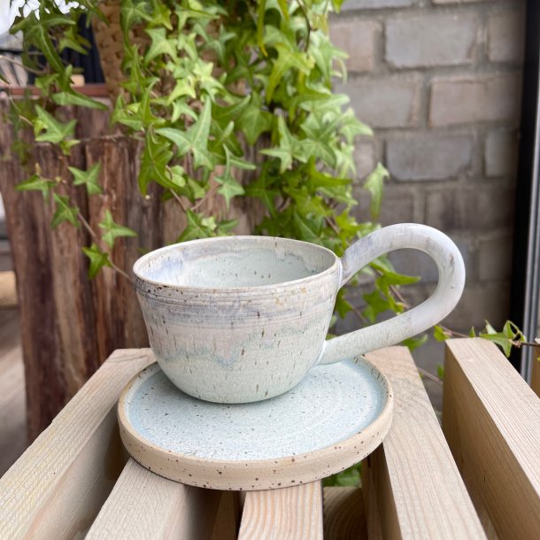 Kop med hank og tallerken