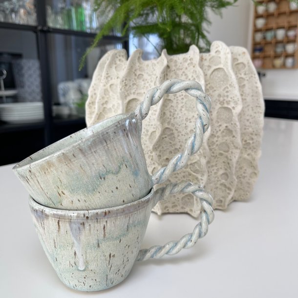 Lysebl� kop med snoet hank