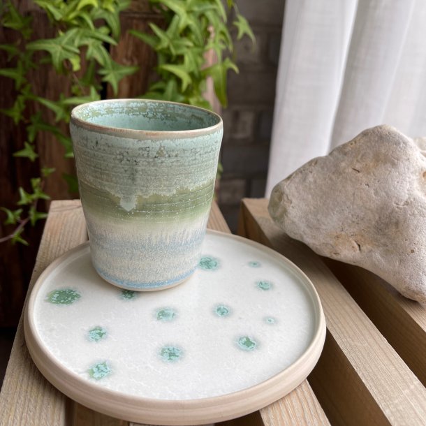 Krus og tallerken i smukke nuancer