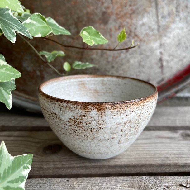 Sk�l i mat hvid glasur