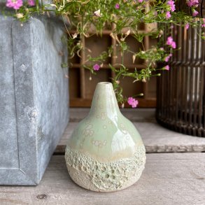 Fin vase i gr�nne krystaller og lys krater glasur