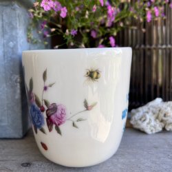 �I only drink coffee Wien it�s morning and when it�s not� kop 