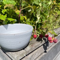 Sk�l i smuk mat hvid glasur