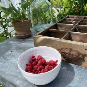 Sk�l i smuk mat hvid glasur