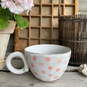 Stor hvid kop med orange dots