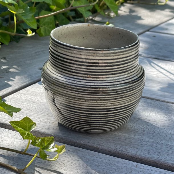 Vase med striber