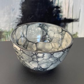 Mindre sk�l i sort bobleglasur