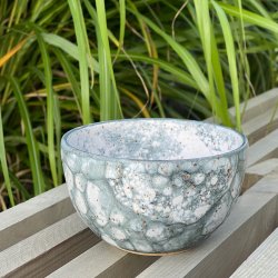 Sk�l i hvid med gr�n bobleglasur