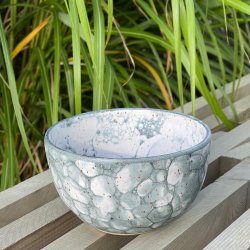 Sk�l i hvid med gr�n bobleglasur