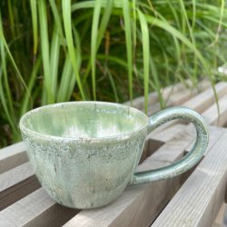 Kop med hank i smuk gr�n glasur