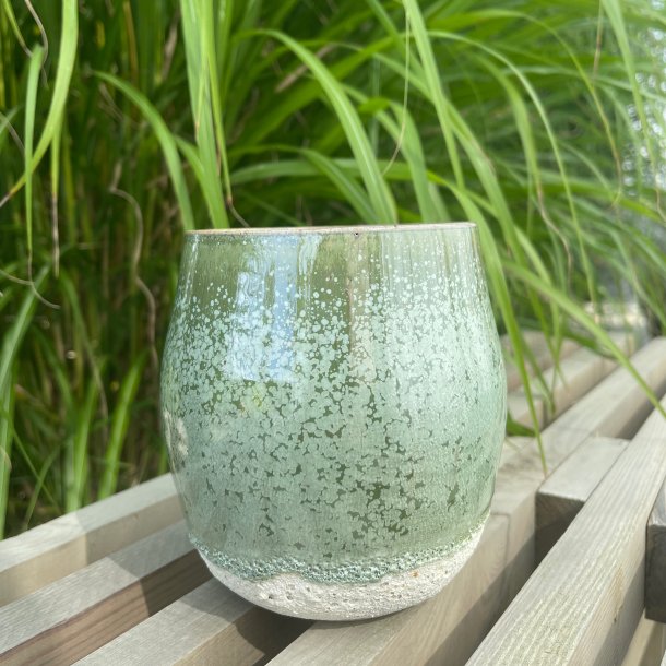 Vase i smukke grnne krystaller og lys krater glasur