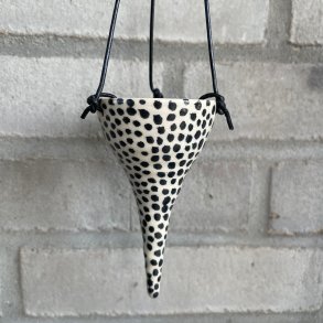 H�ngepotte med sorte dots