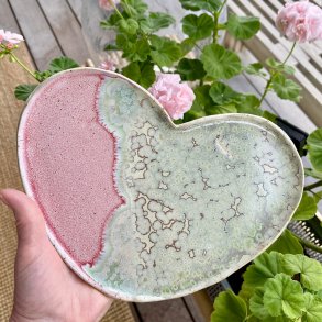 Smukt hjerteformet fad i glasuren �Sorbet� 