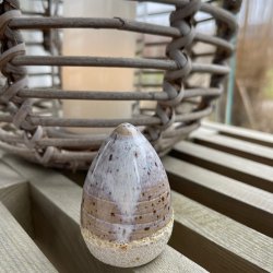 P�ske�g i smuk blank glasur og krater glasur