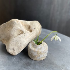 Lille vase i glimmer glasur