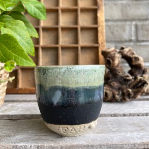 FAR kop i sort og gr�nne nuancer