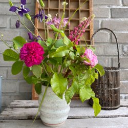 Vase i lyser�d sammen med de smukke krystaller