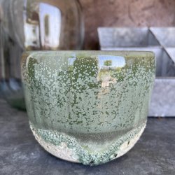 Potteskjuler i de smukke gr�nne krystaller og kraterglasur