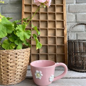 Kop med smukke blomster