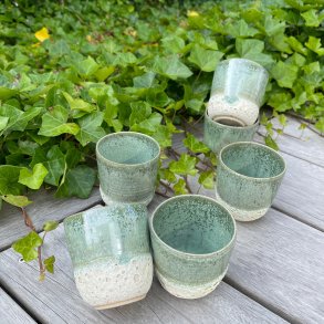 Kop i de smukke gr�nne krystaller kombineret med den flotte kraterglasur