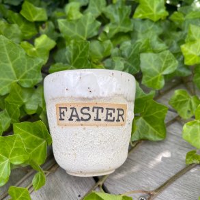 Faster kop i den flotte kraterglasur