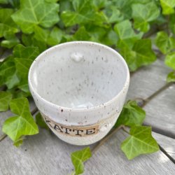 Kop med teksten SKATTE