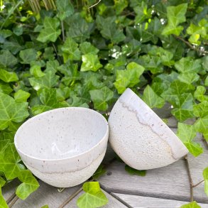 Morgenmadssk�l i den smukke krater glasur