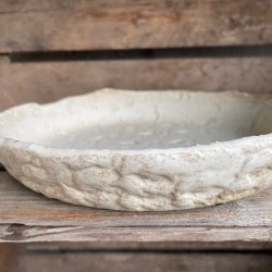 Smukt fad i r�hvid glasur