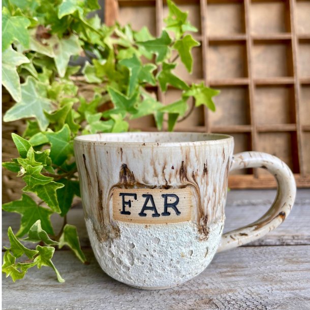 FAR kop i fine creme og brune nuancer