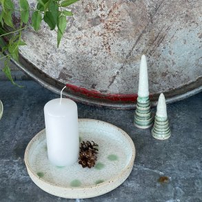 Rundt fad i smukke krystaller