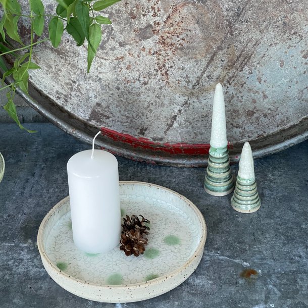 Rundt fad i smukke krystaller