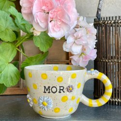 Smuk Mor kop med blomster og gule dots