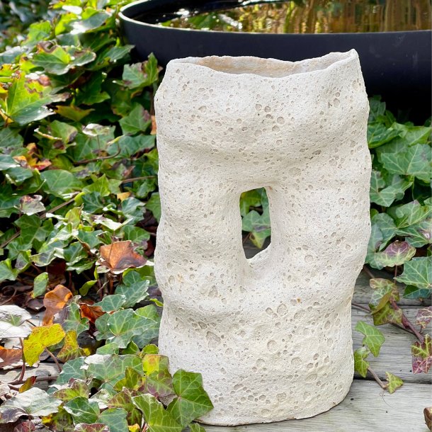 Skulpturvase i smuk kraterglasur