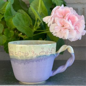 Smuk kop med snoet hank i lys syren kombineret med de flotte gr�nne krystaller