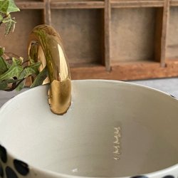 Kop med guld hank og hjerte