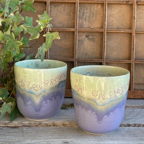 Kop i lys syren med de smukke krystaller