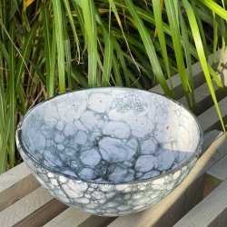 Sk�l i hvid med gr�n bobleglasur