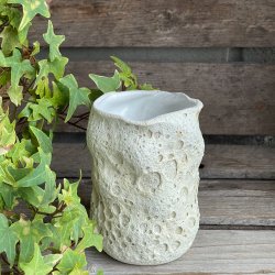 Vase med buler i den smukke kraterglasur