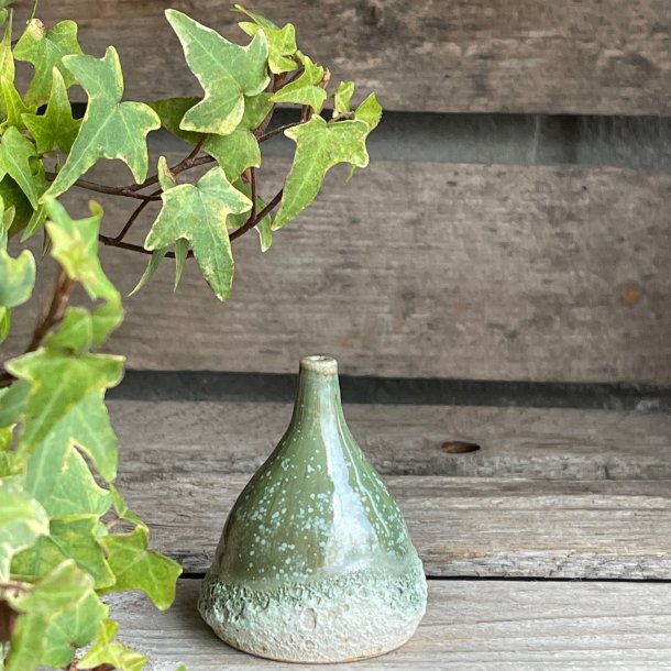 Lille vase i gr�nne krystaller